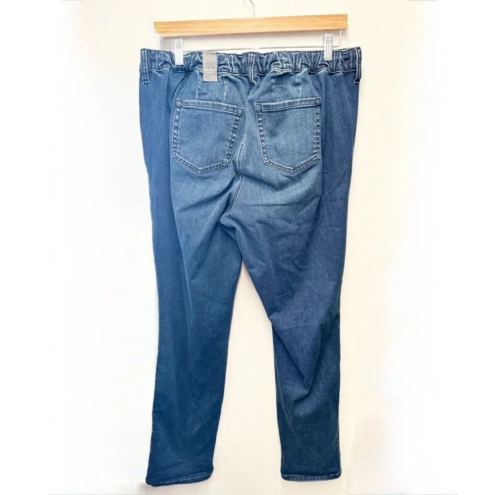 Torrid Pull-On Boyfriend Straight Mid-Rise Medium Wash Jeans, Size 1XT
